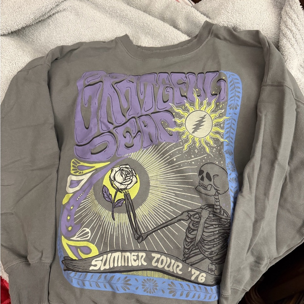 AE Greatful Dead sweatshirt ladies L